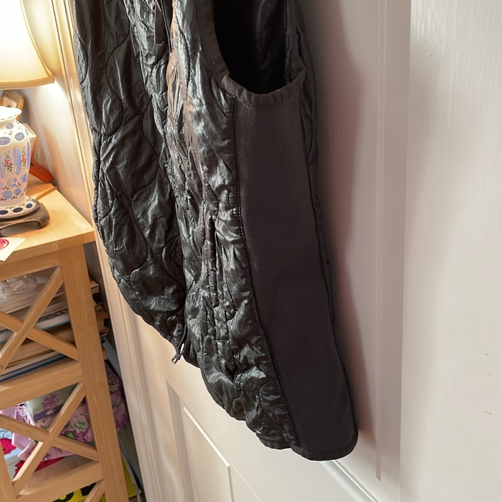 Cute And Flattering Basic Black Quilted J.Crew Pu… - image 4